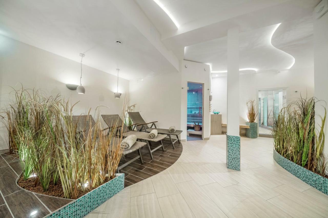 Hofhotel Kraehenberg เกรอมิทซ์ ภายนอก รูปภาพ